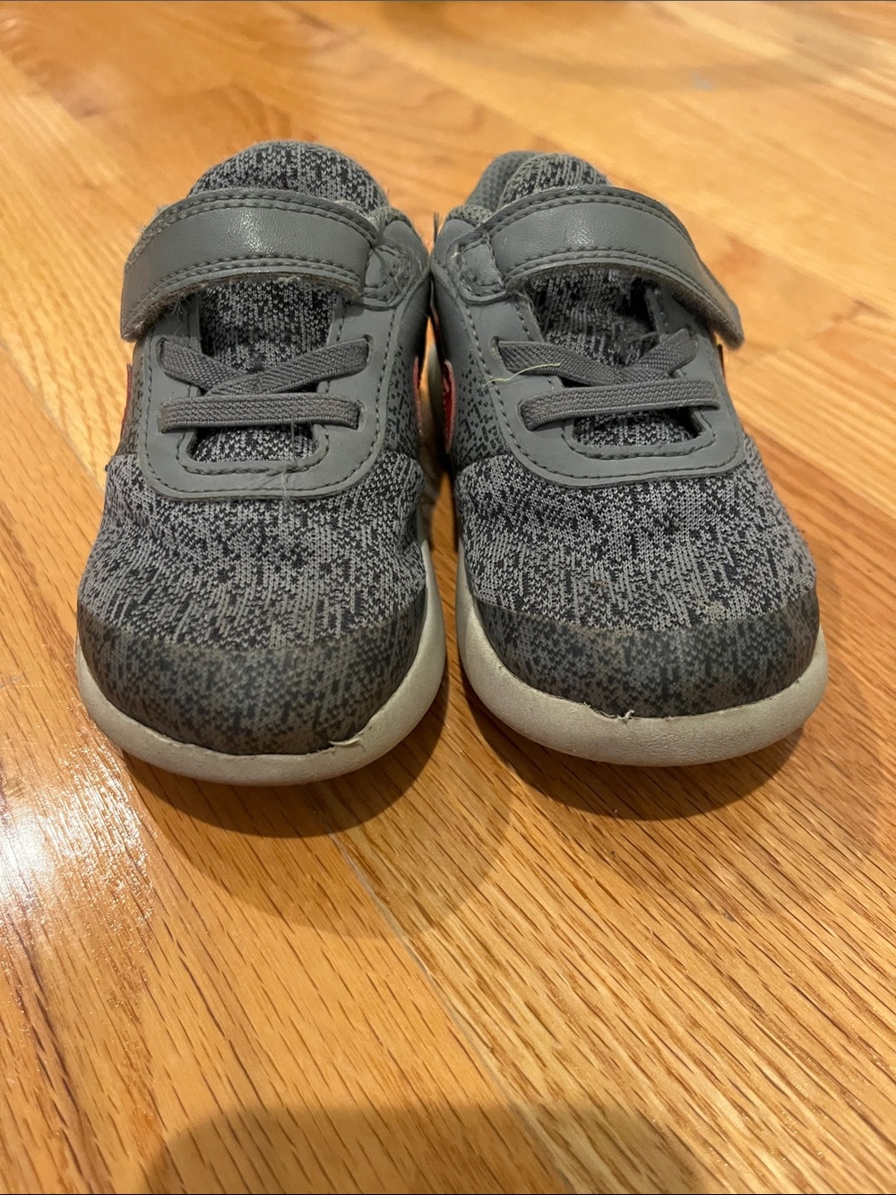 Nike Kids Gray Lightweight Velcro Sneakers size 8c